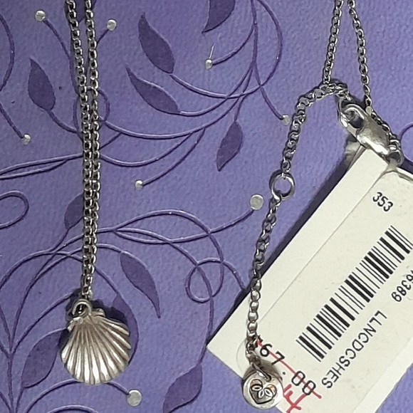 TESS + TRICIA SILVER SHELL PENDANT NECKLACE nwt - Picture 2 of 3